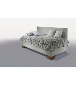 Čalúnená posteľ z rady Topexclusive Quatro - s dlhým čelom